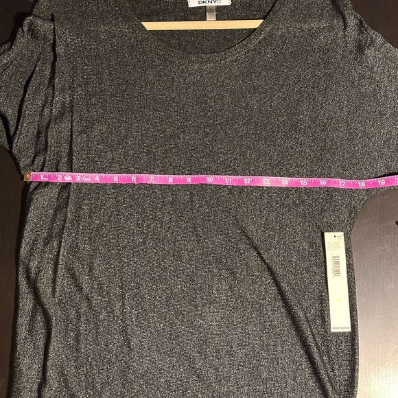 (NWT)DKNY Viscose Rayon Blouse w/fishtail hemline Color:Black /Size:M - Picture 6 of 9